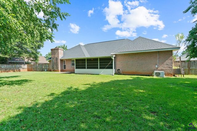 215 Red Bird Circle, Bonaire, GA 31005
