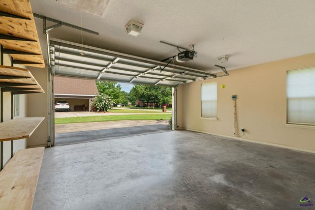 215 Red Bird Circle, Bonaire, GA 31005