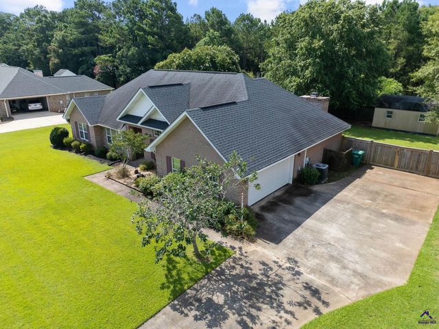 215 Red Bird Circle, Bonaire, GA 31005