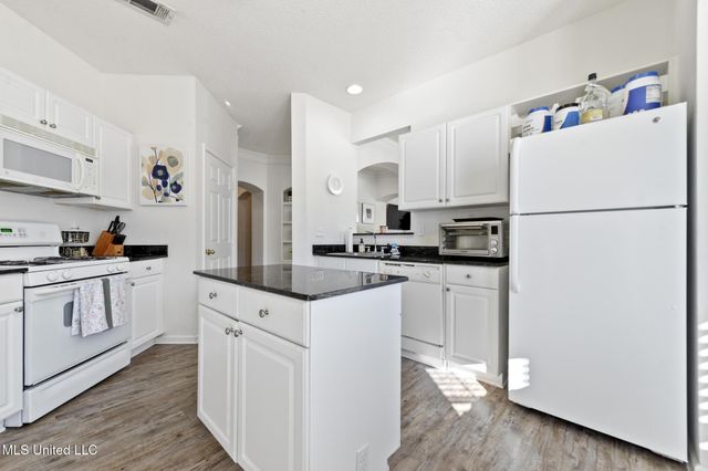 2252 Beach Drive, 2301, Gulfport, MS 39507