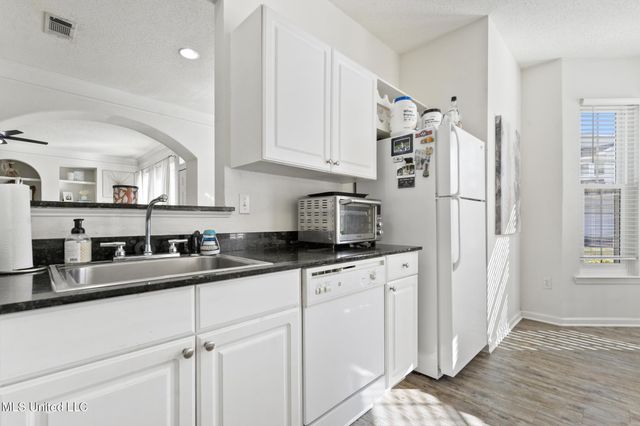 2252 Beach Drive, 2301, Gulfport, MS 39507