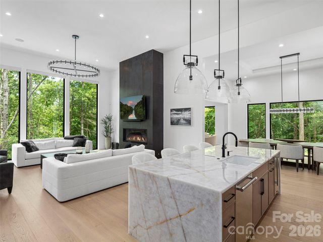 645 Walnut Valley Parkway, Arden, NC 28704