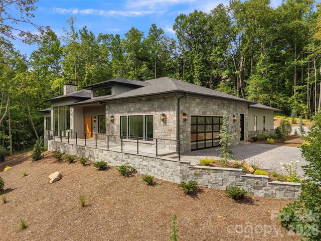 645 Walnut Valley Parkway, Arden, NC 28704