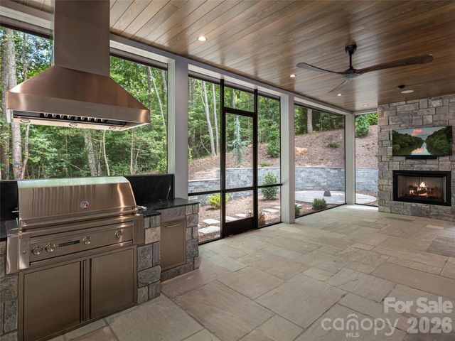 645 Walnut Valley Parkway, Arden, NC 28704