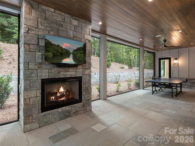 645 Walnut Valley Parkway, Arden, NC 28704
