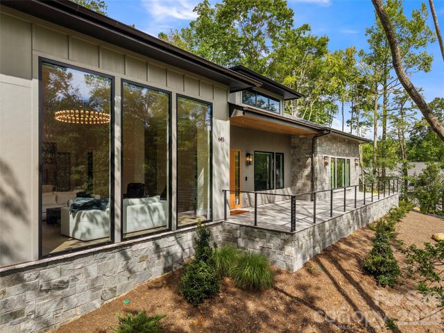 645 Walnut Valley Parkway, Arden, NC 28704