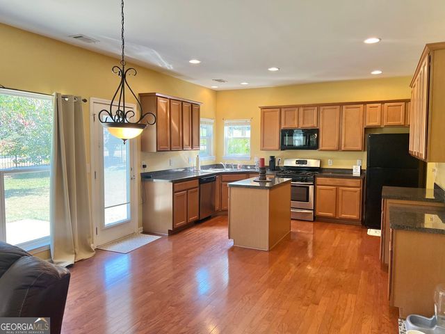 1116 Silverbrooke Drive, Powder Springs, GA 30127