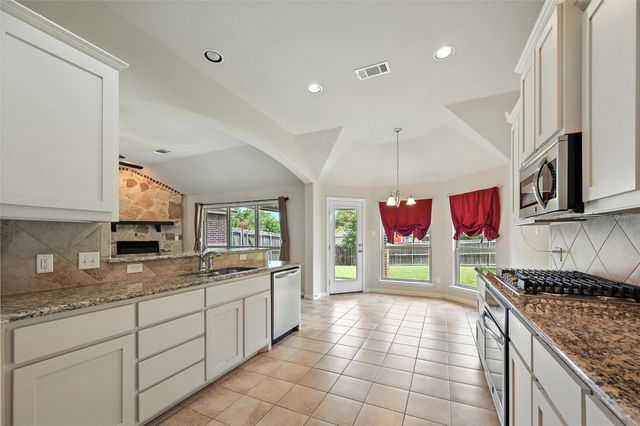 225 Brighton Drive, Desoto, TX 75115