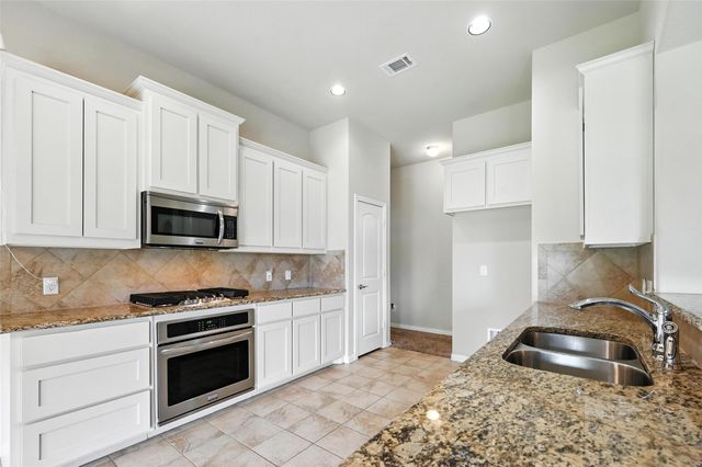 225 Brighton Drive, Desoto, TX 75115
