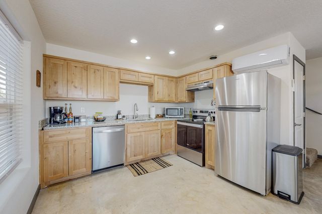 615 Iron Avenue SW, Albuquerque, NM 87102