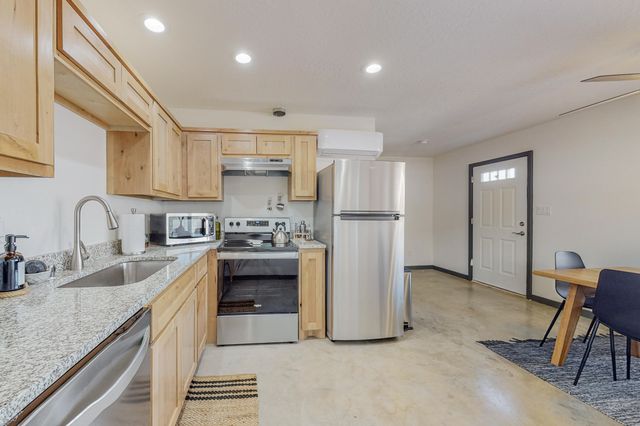 615 Iron Avenue SW, Albuquerque, NM 87102