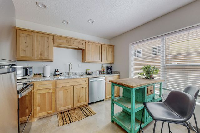 615 Iron Avenue SW, Albuquerque, NM 87102