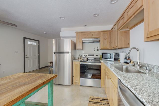 615 Iron Avenue SW, Albuquerque, NM 87102