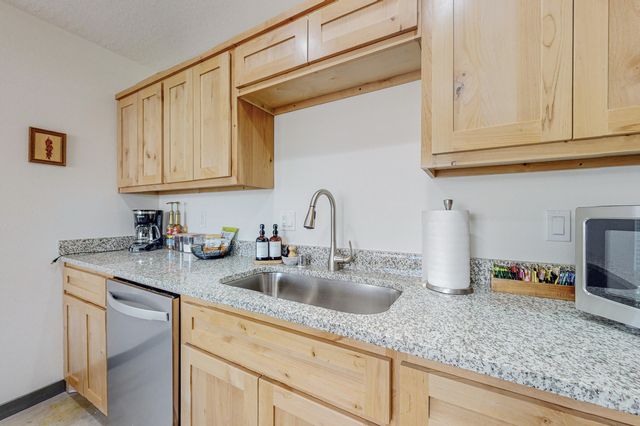 615 Iron Avenue SW, Albuquerque, NM 87102