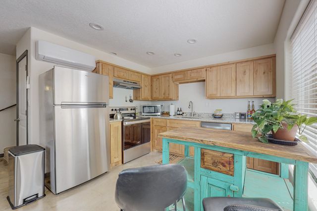 615 Iron Avenue SW, Albuquerque, NM 87102
