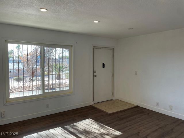 565 South Royal Crest Circle 19, Las Vegas, NV 89169