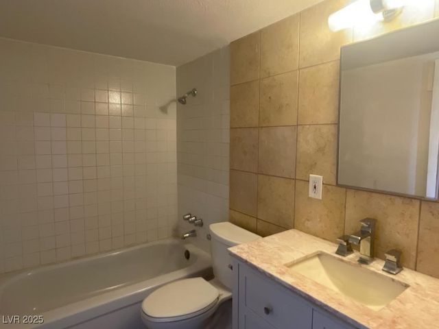 565 South Royal Crest Circle 19, Las Vegas, NV 89169