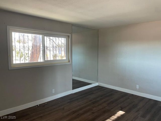 565 South Royal Crest Circle 19, Las Vegas, NV 89169