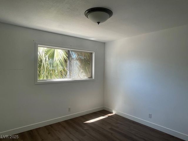 565 South Royal Crest Circle 19, Las Vegas, NV 89169