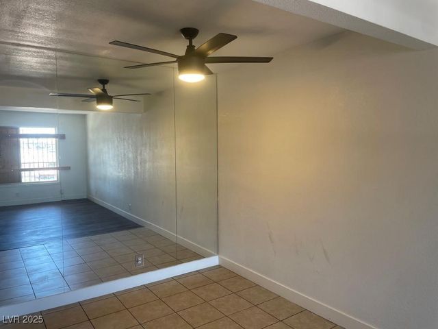 565 South Royal Crest Circle 19, Las Vegas, NV 89169