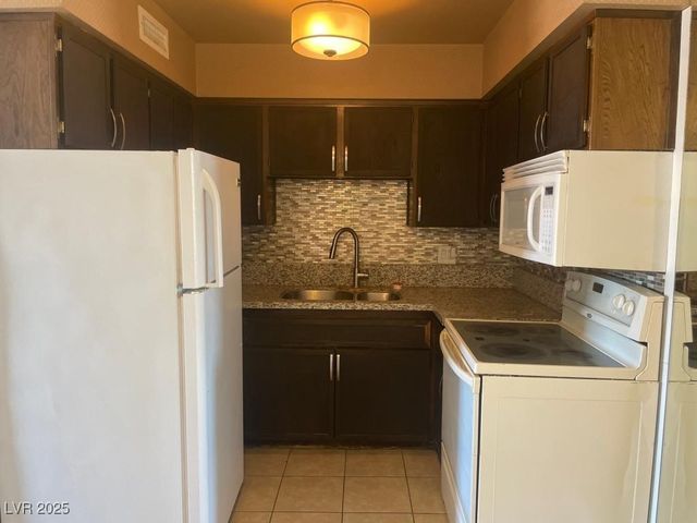 565 South Royal Crest Circle 19, Las Vegas, NV 89169