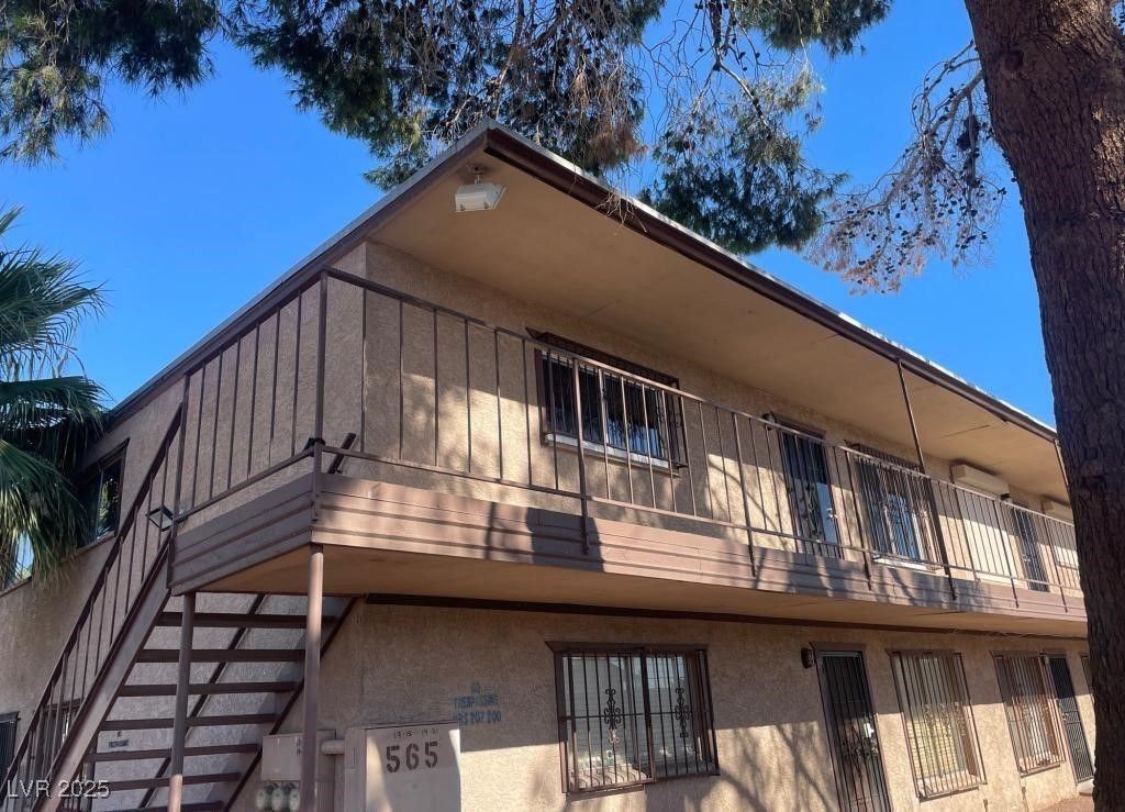 565 South Royal Crest Circle 19, Las Vegas, NV 89169