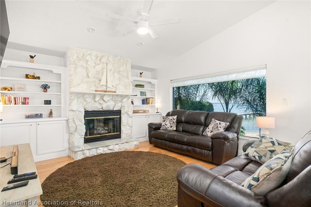 104 Lakefront Court NE, Lake Placid, FL 33852