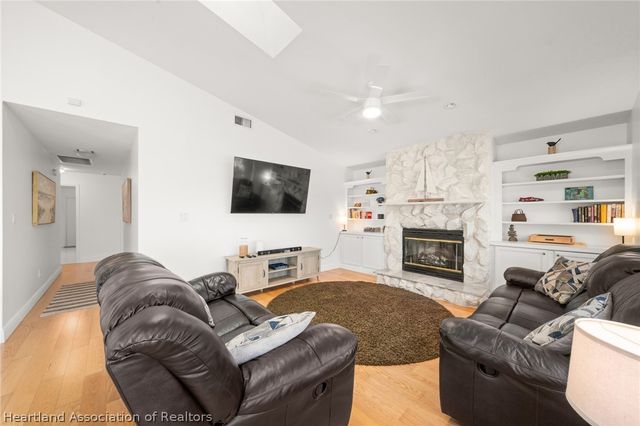 104 Lakefront Court NE, Lake Placid, FL 33852