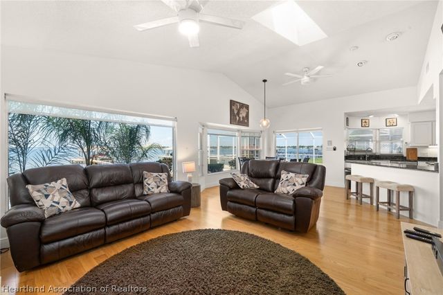 104 Lakefront Court NE, Lake Placid, FL 33852