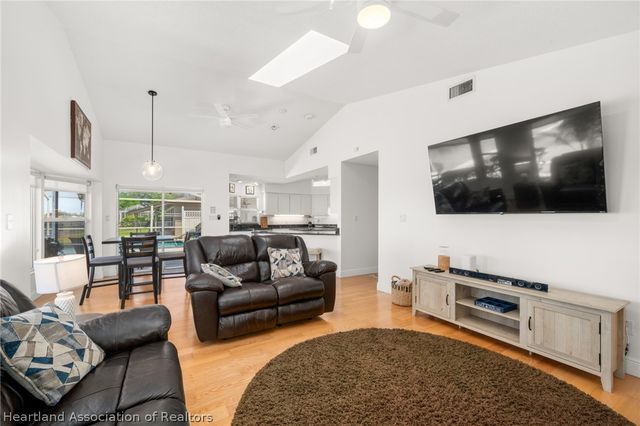 104 Lakefront Court NE, Lake Placid, FL 33852