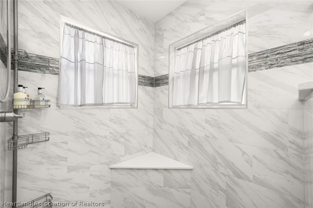 104 Lakefront Court NE, Lake Placid, FL 33852