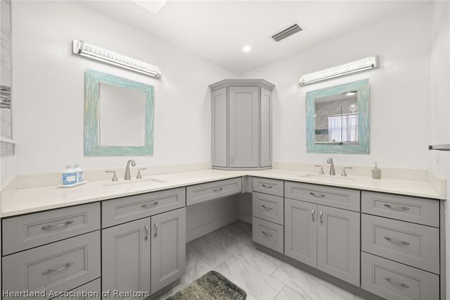 104 Lakefront Court NE, Lake Placid, FL 33852