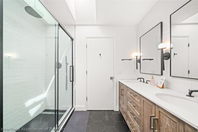 104 Lakefront Court NE, Lake Placid, FL 33852