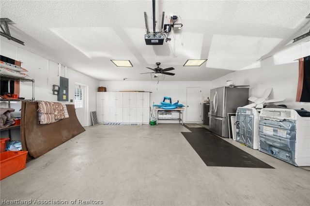 104 Lakefront Court NE, Lake Placid, FL 33852