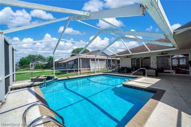 104 Lakefront Court NE, Lake Placid, FL 33852