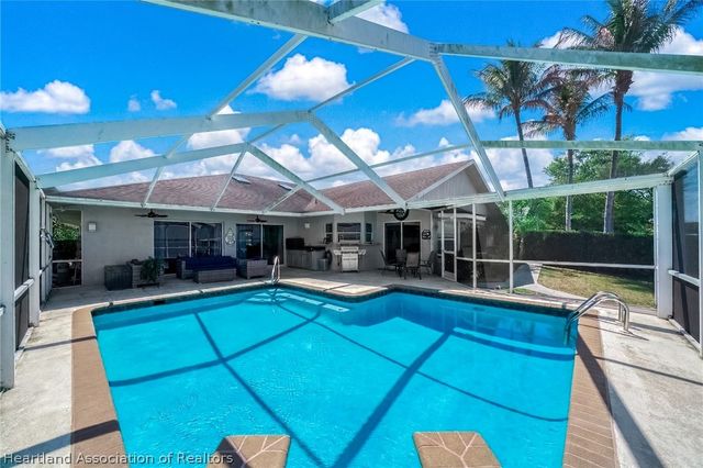 104 Lakefront Court NE, Lake Placid, FL 33852
