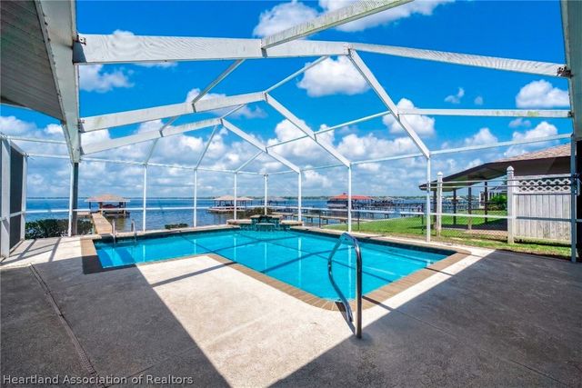 104 Lakefront Court NE, Lake Placid, FL 33852