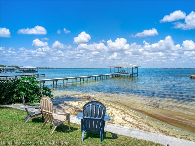 104 Lakefront Court NE, Lake Placid, FL 33852