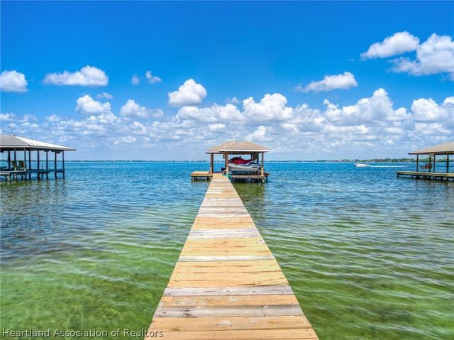 104 Lakefront Court NE, Lake Placid, FL 33852