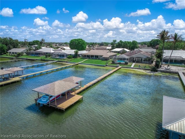 104 Lakefront Court NE, Lake Placid, FL 33852