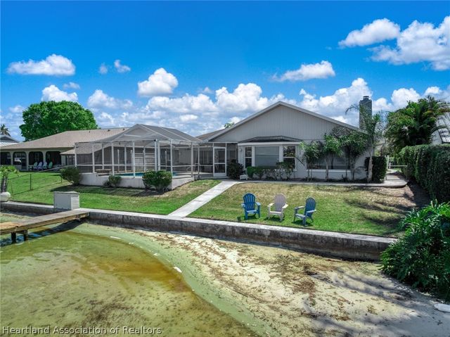 104 Lakefront Court NE, Lake Placid, FL 33852