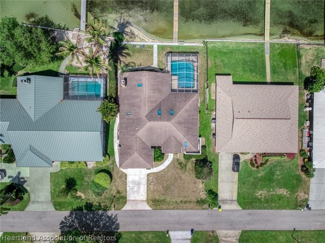 104 Lakefront Court NE, Lake Placid, FL 33852