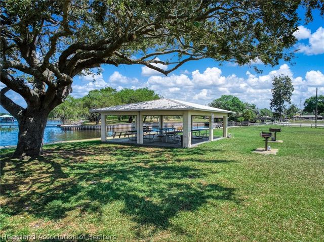 104 Lakefront Court NE, Lake Placid, FL 33852