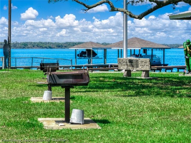 104 Lakefront Court NE, Lake Placid, FL 33852