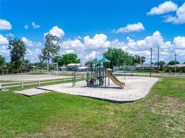 104 Lakefront Court NE, Lake Placid, FL 33852