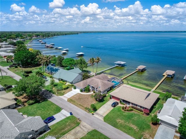 104 Lakefront Court NE, Lake Placid, FL 33852