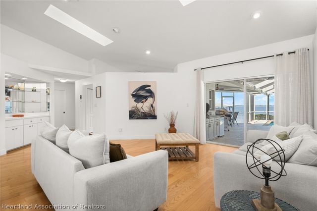 104 Lakefront Court NE, Lake Placid, FL 33852