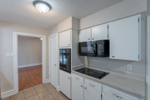 1011 John Reagan Street, Benbrook, TX 76126