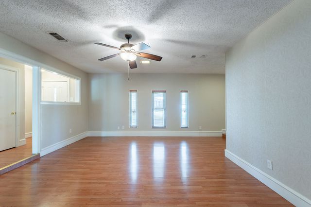 1011 John Reagan Street, Benbrook, TX 76126