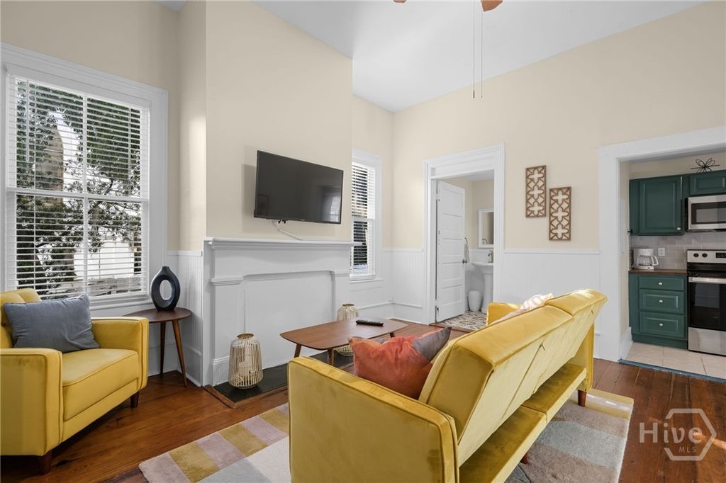 Image 10 of property listing at 303 W Park Avenue A, Savannah, GA 31401
